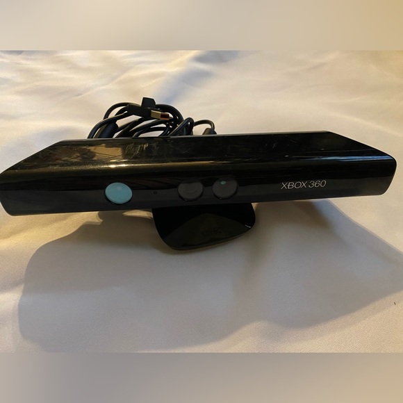 Kinect camera for Xbox 360 with games and an extension cable for the camera - Picture 3 of 5